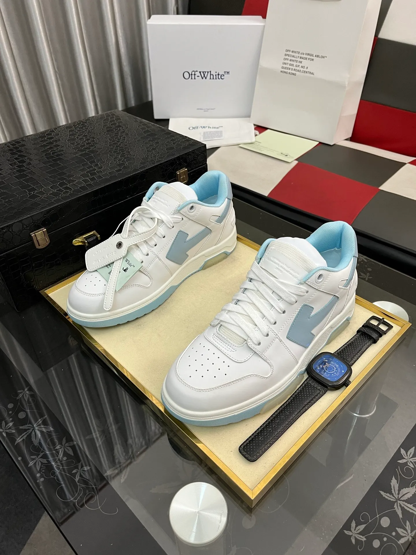 Men's shoes 💰600⌚️⌚️ OFF-White C/O VirGil Abloh fashionable and versatile casual shoes. Exclusive first release of the new model. Made of environmentally friendly cowhide leather and mesh fabric upper material. The insole is embedded with foam cushioning EVA material. The correct midsole is equipped with EVA lightweight cushioning. External tooth nail rubber outsole. The correct accessories can be customized simultaneously. Women's model: 35-40 Men's model: 39-45